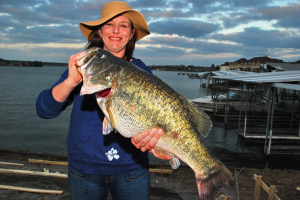Budweiser ShareLunker 462 - Renee Linderoth 13.8 lbs